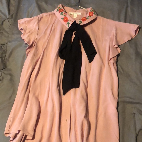 Only used twice perfect wear just need to iron 💕looks very pretty tucked in - Picture 4 of 4